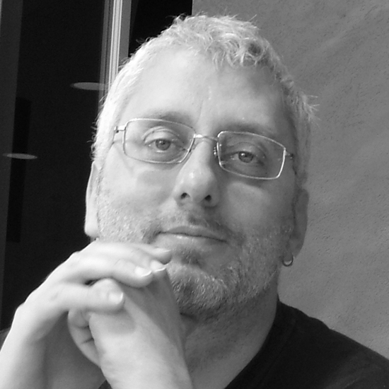 «Nel 2003 ho visto un dispositivo portatile basato su questa tecnologia di controllo mentale e da allora sono diventato un testimone particolarmente scomodo», dice il 48enne.